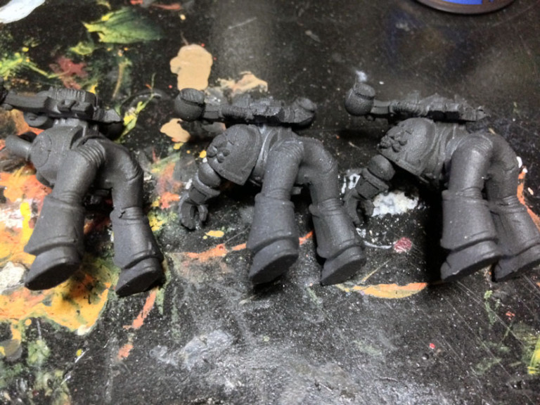 How to Use Miniature Primer (Tips & Brands)